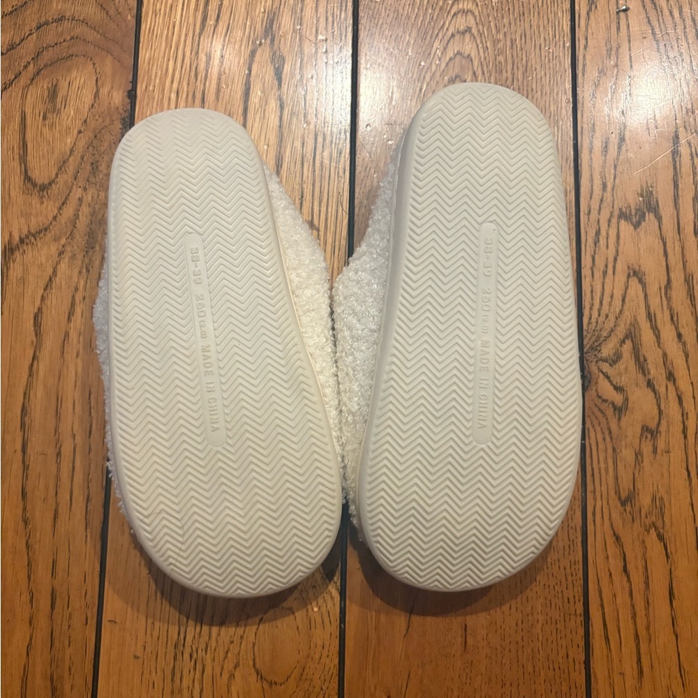 NWOT Cozy Slippers with Pink Heart Design - Picture 2 of 4